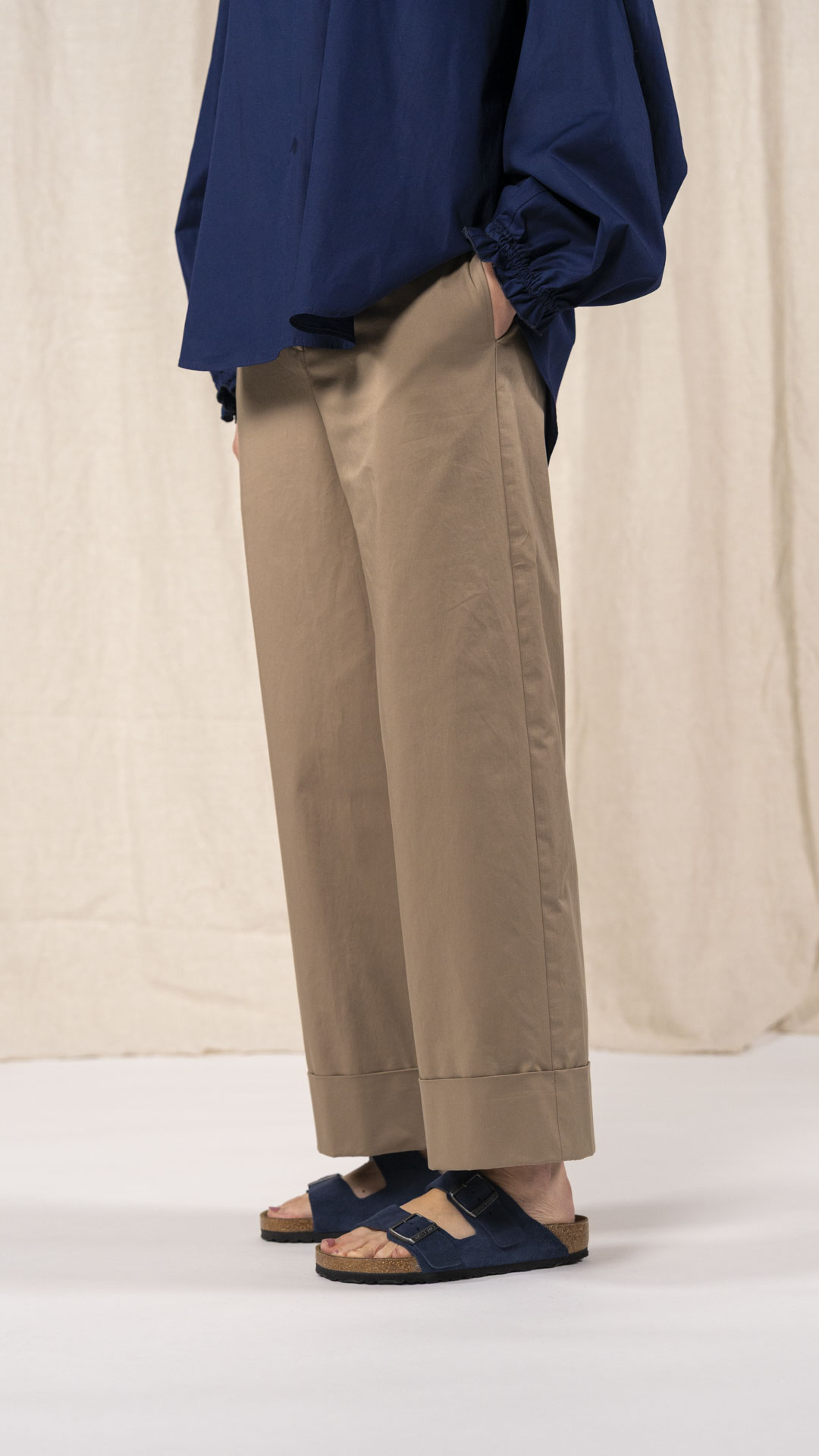 immagine pantaloni palazzo kakhi